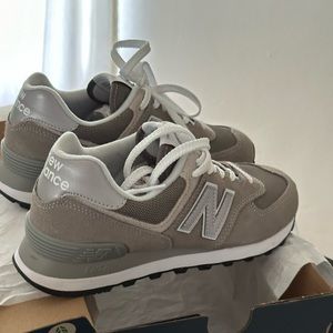 New Balance 574 in Gray/White